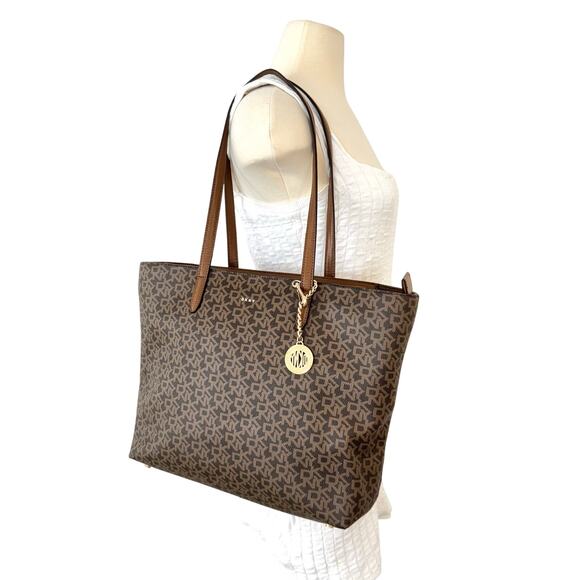 DKNY Monogram Logo Bryant Signature Tote Bag Brown Secure with Zipper - Picture 1 of 15